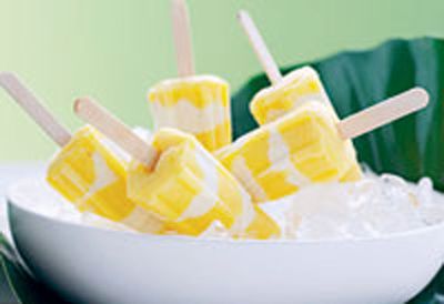 Mango frozen yogurt swirls