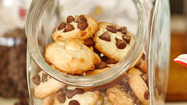 Quick mix macadamia and chocolate chip cookies