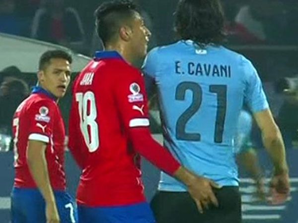 Chile star gives Uruguay rival a ‘Hopoate’ poke