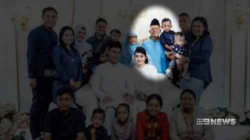 Nasiari Sunee, pictured with members of his family, died after he was struck on the head with a wine bottle just before eating dinner with family and friends. 