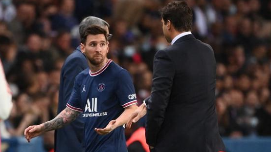 Fuming Messi substituted in PSG home debut