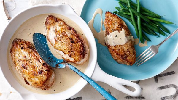 Creamy thyme and pepper chicken breast