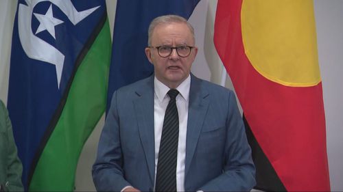 O primeiro-ministro Anthony Albanese fala após assinar uma Declaração Conjunta sobre Segurança Energética e Alimentar com Brunei.