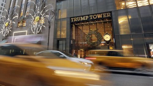 La Trump Tower est située sur la Cinquième Avenue à Manhattan.