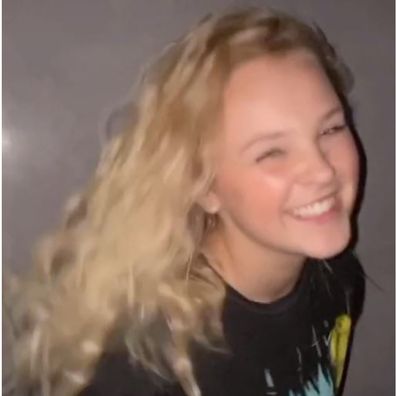 Teenage r JoJo Siwa claps back at TikTok trolls who say she dresses  'young' and 'childish' - 9Celebrity