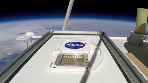 Le MARSBOx a pris son envol en septembre 2019. Sa porte s'est ouverte par rotation, exposant des échantillons de quatre types différents de micro-organismes aux conditions environnementales extrêmes de la stratosphère terrestre.