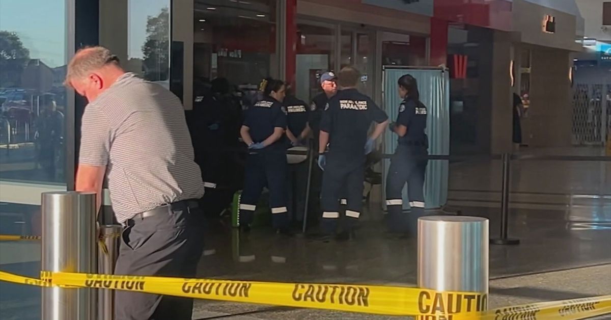 Man injured in attack at Tweed Heads shopping centre, weapon seized