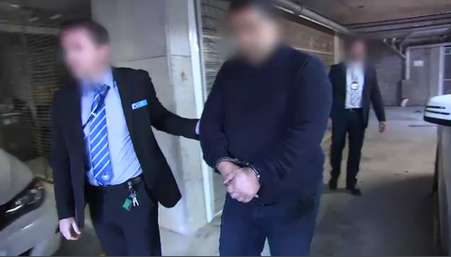 Crime gangs sneak illegal tobacco products into Australia without paying duty. (9NEWS)