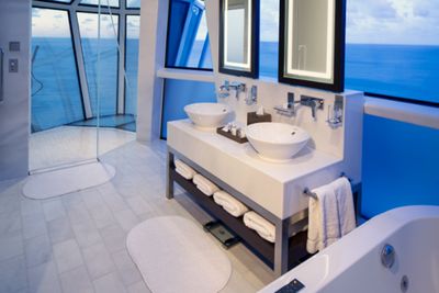 <strong>Celebrity Cruises - Reflection Suite bathroom</strong>