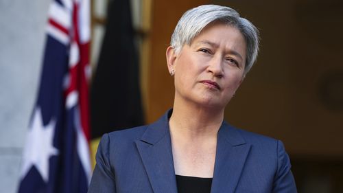Penny Wong ha detto di comprendere il dolore causato dai ritardi e dalla mancanza di trasparenza nelle indagini sulla morte di Holly Bowles e Bianca Jones in Laos.