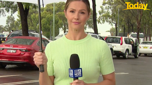 记者杰西卡·雷德利当时在悉尼西部利物浦的一家检测诊所外。 