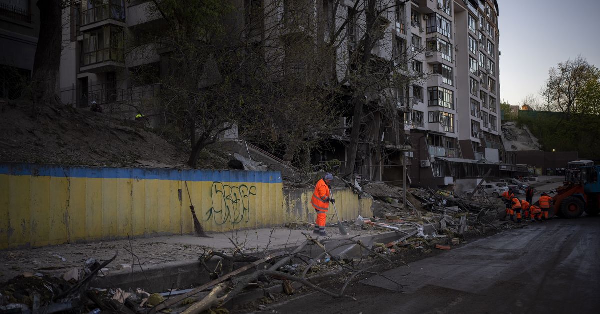 Ukraine slams Kyiv attack amid new Mariupol rescue effort – 9News