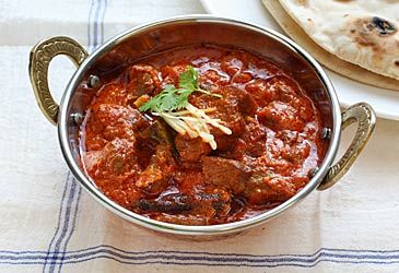 What meats are traditionally used to make rogan josh?