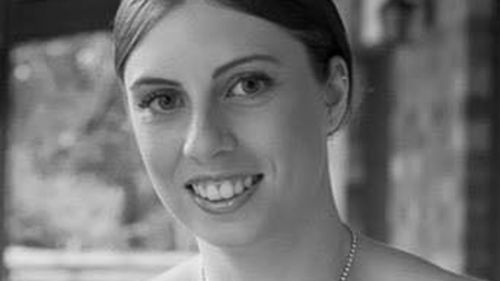 Una donna trovata morta in un cortile della Gold Coast con ustioni sul corpo è stata identificata come Kelly Wilkinson.