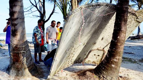 Debris found on Thai beach prompts MH370 speculation