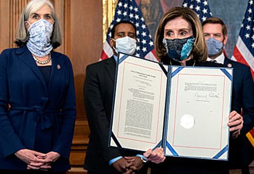 Nancy Pelosi with impeachment documents (Getty)