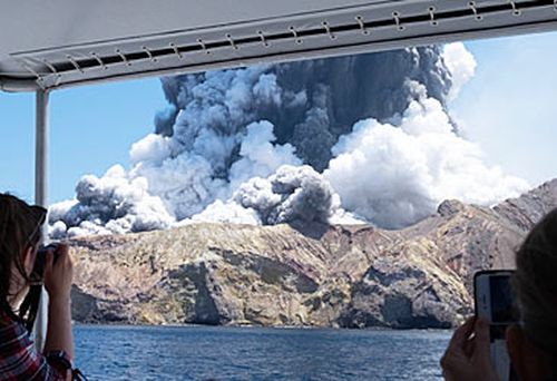 New Zealand volcanic eruption (AAP)