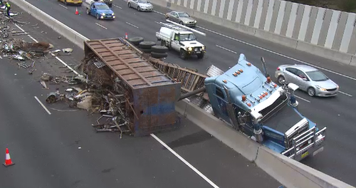 Debris was strewn across the Ring Road. (9NEWS)