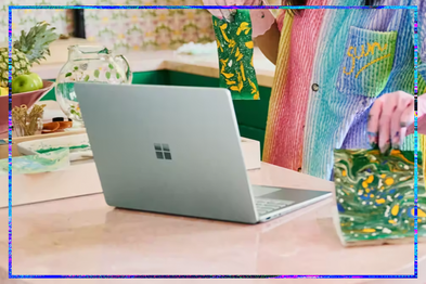 9PR: Microsoft 14.4-Inch Surface Studio 2 EVO i7 Laptop, Black
