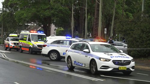 Au cours d'une poursuite policière, la police a déployé des crampons et a arrêté le véhicule sur Starkey Street.