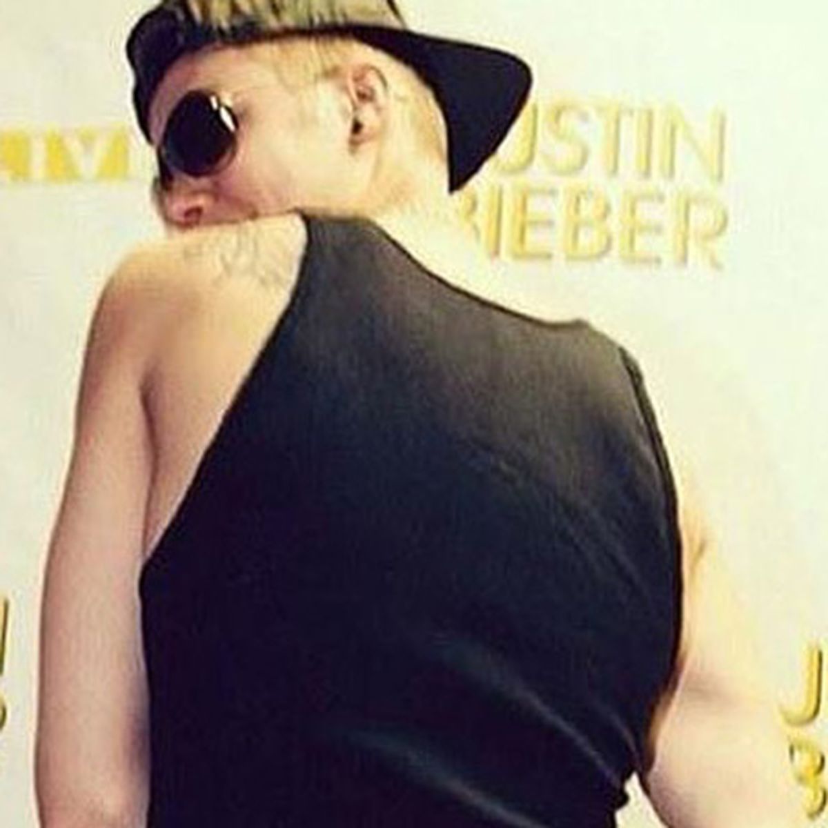 Justin bieber butt crack