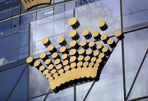 Crown Resorts logo on Crown Sydney exterior (Getty)
