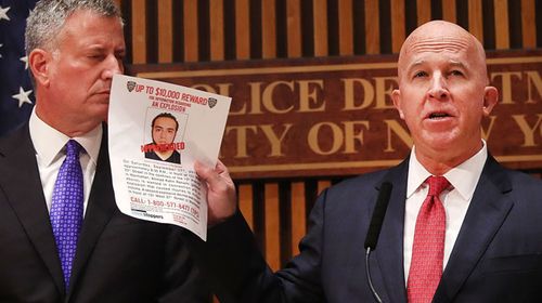 New York police commissioner James O'Neill with mayor Bill de Blasio holding a handout with Rahami's picture. (AFP)