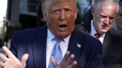 Donald Trump, Beyaz Saray'ın eski bir yardımcısı ve genelkurmay başkanı Mark Meadows'un yardımcısı olan Cassidy Hutchinson'dan bomba dolu bir ifade gününe hazırlanıyor.