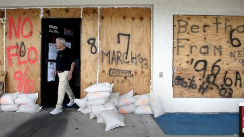 Morehead City Mayor Pro Tempore Richard Porter places sandbags around the Tackle Box Tavern in Atlantic Beach.