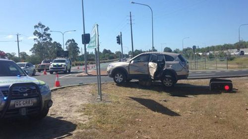 Gold Coast car crash takes out traffic lights