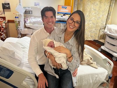  Olivia Munn and John Mulaney announce they've welcomed a second child