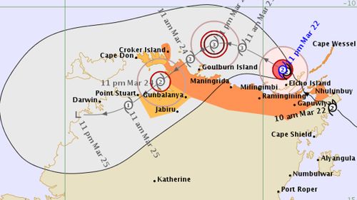 Cyclone Nathan begins to batter Elcho Island off NT coast