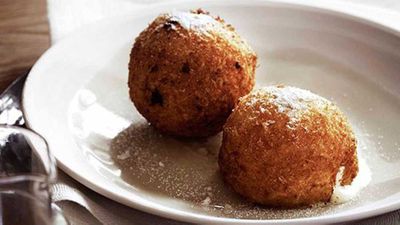Andrew McConnell' <a href="http://kitchen.nine.com.au/2016/05/16/11/14/andrew-mcconnell-deepfried-icecream" target="_top">Deep-fried ice-cream</a> recipe