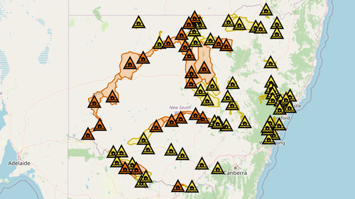 À 7 h 00, 57 avertissements d'inondation étaient en vigueur à partir de NSW SES. 