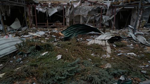 A pine tree and shops were blown up during artillery shelling on December 24, 2022 in Bakhmut, Ukraine. Ukraine's hard-hit frontline city of Bakhmut is an eastern industrial city which Russia has attacked relentlessly for months with frontal assaults, artillery barrages and air strikes, had a pre-war population of around 70,000. (Photo by Pierre Crom/Getty Images)