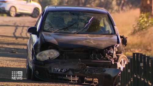 La poursuite a pris fin lorsque le voleur présumé a percuté trois automobilistes sans méfiance.