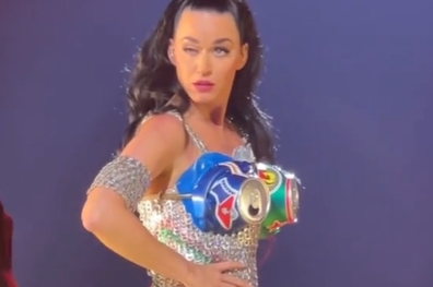 Katy Perry experiences a "malfunctioning eye" while performing on stage.