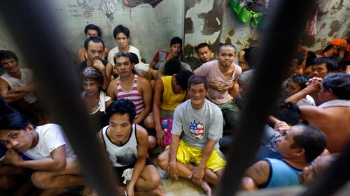 Prisoners huddle in an overcrowded cell in the Philippines. (AAP)