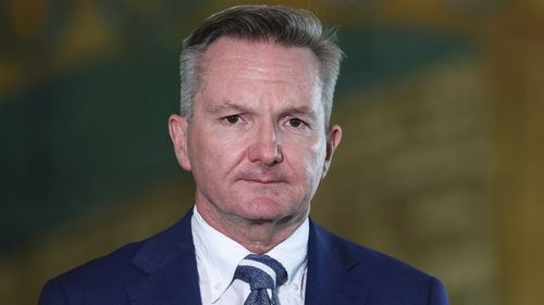 Enerji Bakanı Chris Bowen, Canberra'daki Parlamento Binası'nda düzenlediği basın toplantısında, akaryakıt krizinin devam ettiği dönemde daha fazla Avustralyalının evden çalışması gerektiğini söyledi.