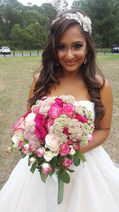 Bride wears mother's Sri Lankan going away sari for her wedding day