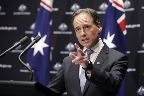 Ministrul Sănătății Greg Hunt oferă o actualizare cu privire la răspunsul guvernului la pandemia de COVID-19, la Parlamentul din Canberra