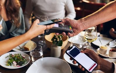how to split bills with friends at restaurant pub events