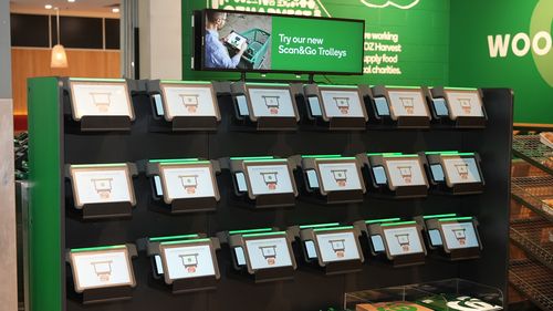 Woolworths is expanding the roll-out of its digital supermarket trolley, allowing thousands of customers to track their spending in real-time.