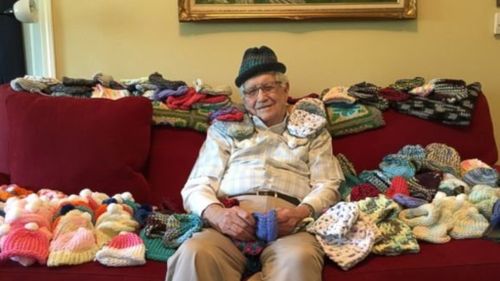 Elderly US man learns to knit for premature babies 