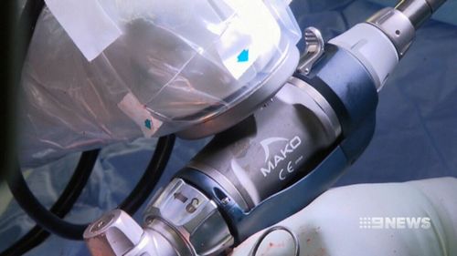 The robot sets the correct positioning with the surgeon able to monitor it on the computer screen. (9NEWS)