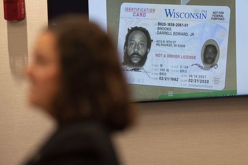 Il procuratore distrettuale della contea di Waukesha Susan Uber parla durante gli argomenti conclusivi nel processo Daryl Brooks nel tribunale della contea di Waukesha martedì 25 ottobre 2022 a Waukesha, nel Wisconsin. 