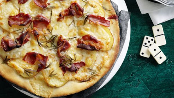 Potato and prosciutto pizza