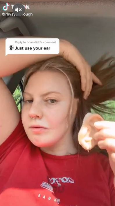 Rhys Yarbrough showed viewers how she uses her prosthetic ear
