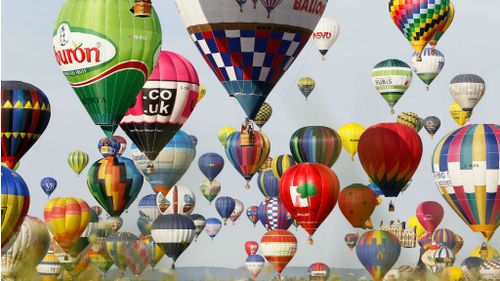 France sets record for simultaneous hot air balloon flights