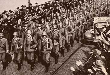 What region did the Wehrmacht occupy in 1936, contravening the Treaty of Versailles?
